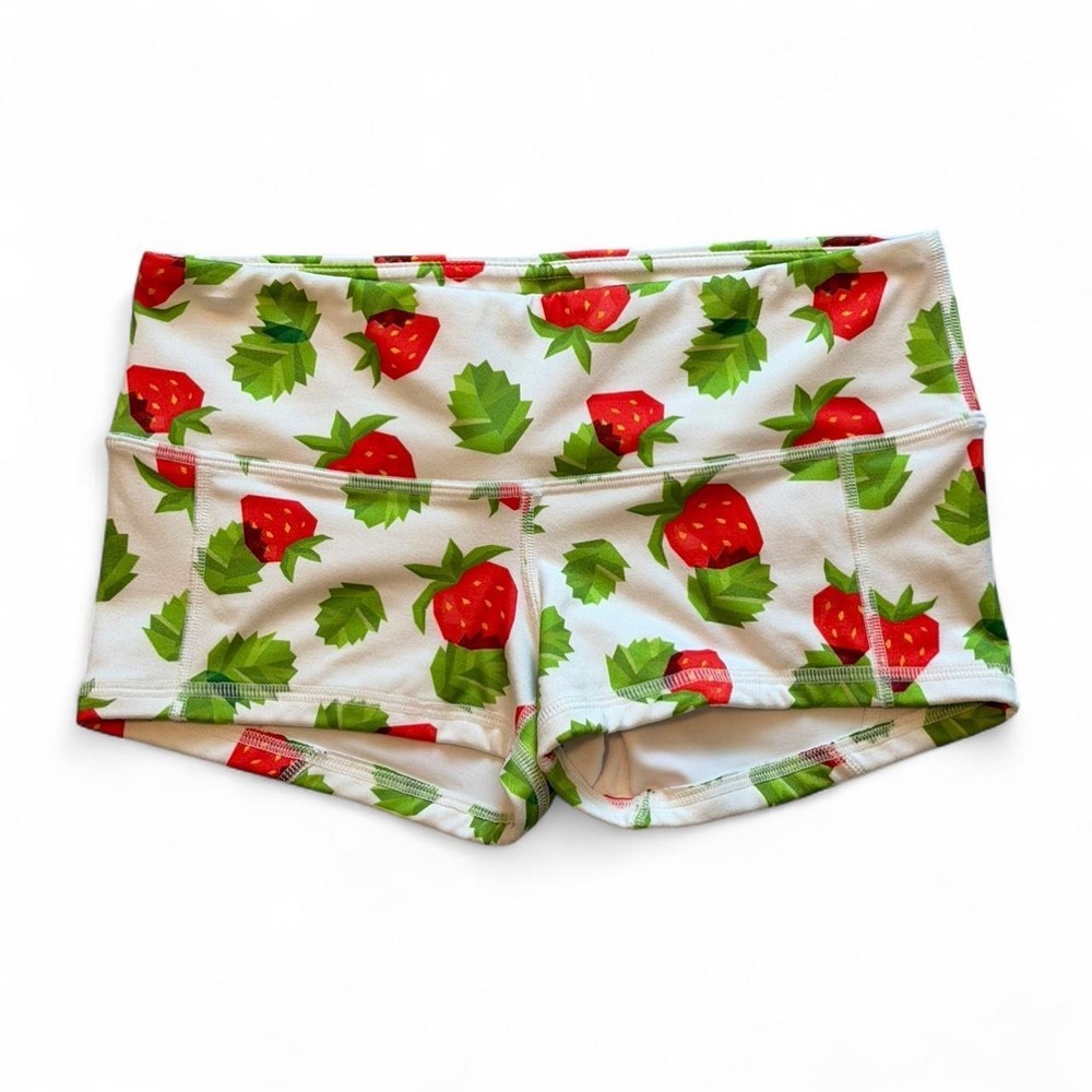 FLEO Strawberry Shorts